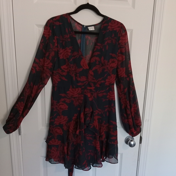 KERRY LAYERED BALLOON SLEEVE DRESS FOREST GREEN/RED - Picture 2 of 2